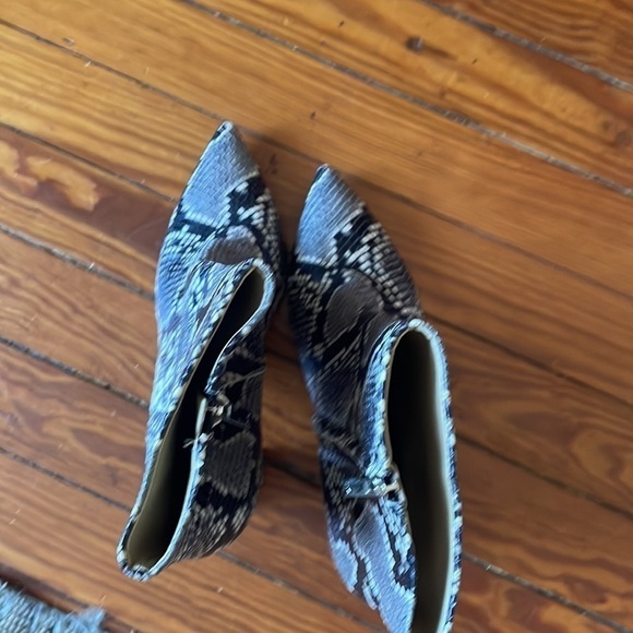 Marc Fisher Snakeskin pattern block heel booties size 8 - Picture 8 of 12